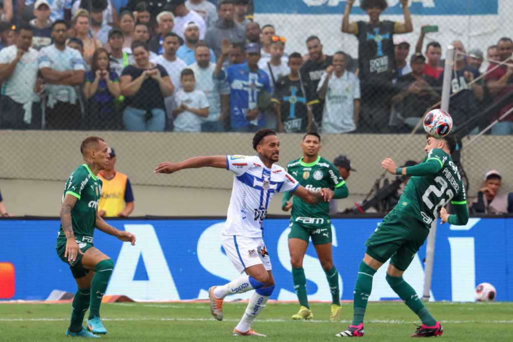 Água Santa faz gol no fim e vence o Palmeiras no primeiro jogo da final do Paulistão