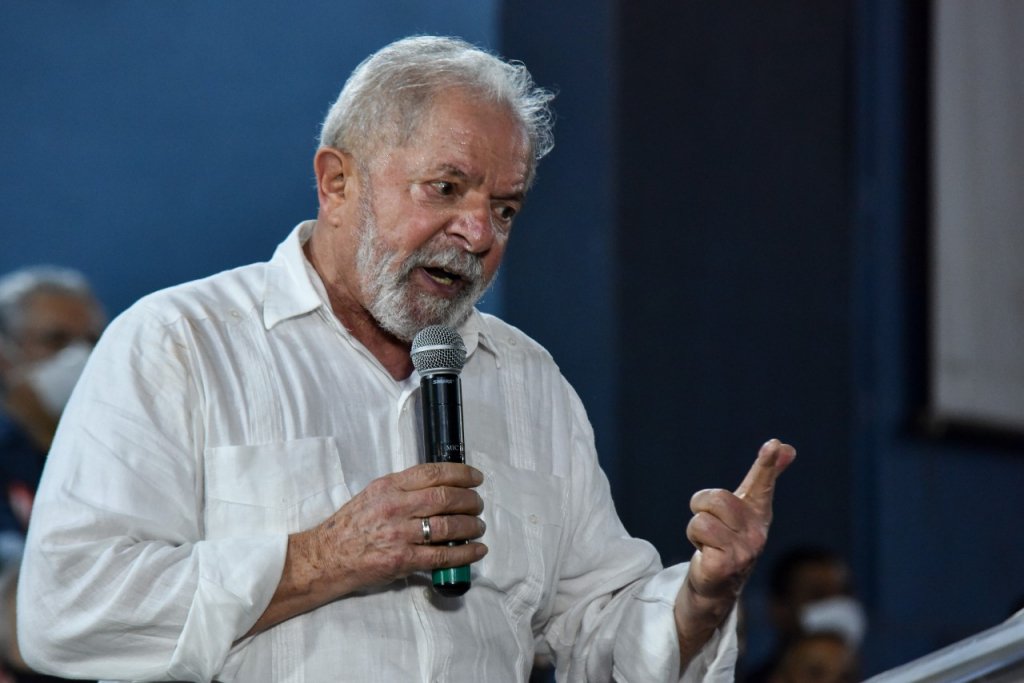 Lula afirma que, se eleito, não vai manter preço da gasolina ‘dolarizado’