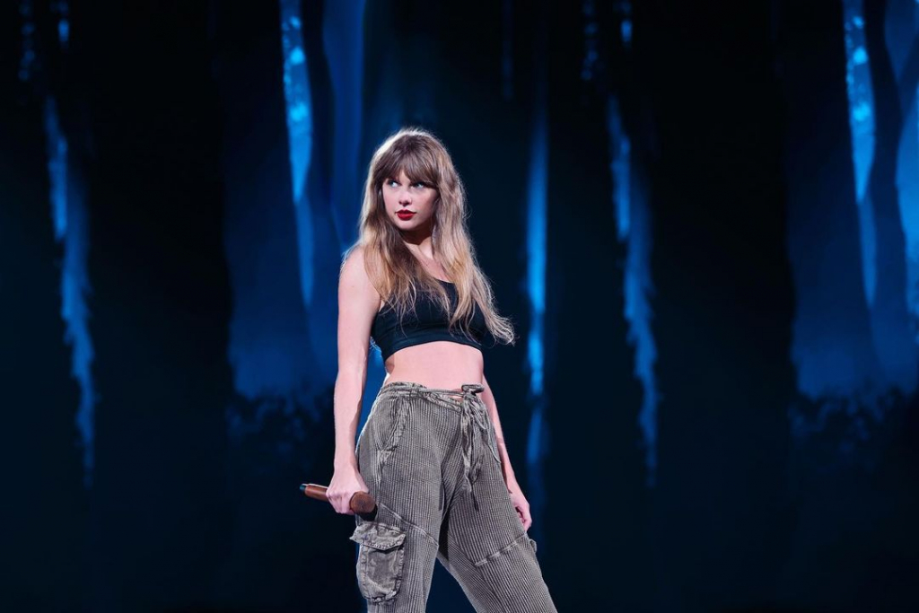 Taylor Swift compartilha fotos de ensaio na véspera do início da ‘The Eras Tour’