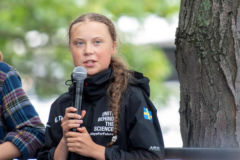 Ativista Greta Thunberg é detida durante protesto na Holanda