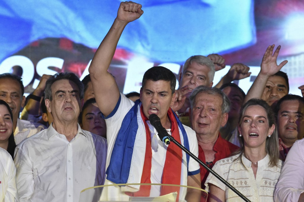 Santiago Peña é eleito o novo presidente do Paraguai e mantém hegemonia da direita no país