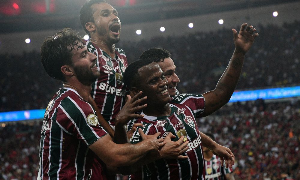 Fluminense vence Flamengo por 2 a 0 e respira no Brasileirão 