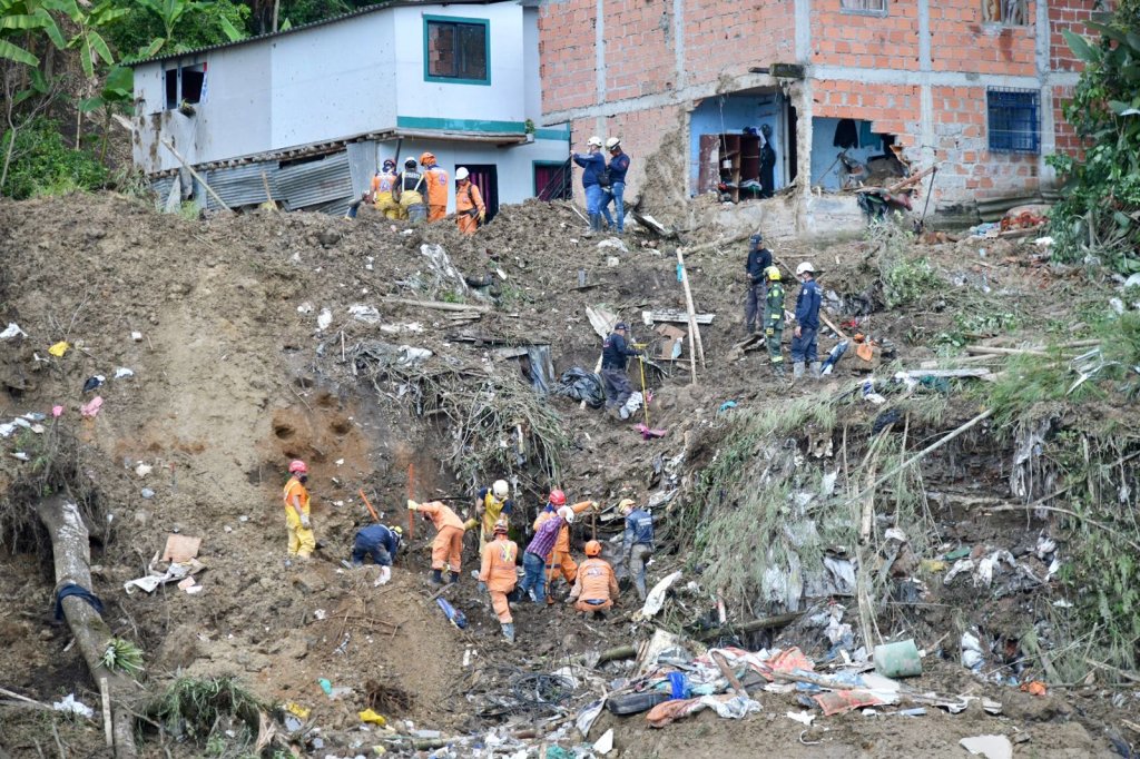Deslizamento de terra deixa ao menos 14 mortos e 35 feridos na Colômbia