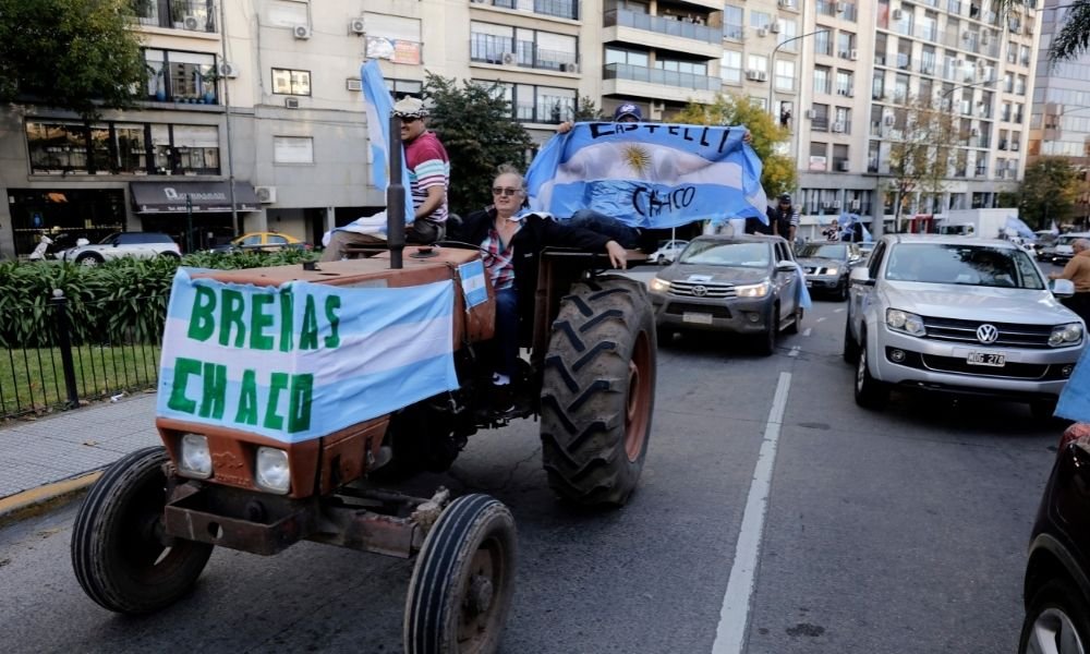 ‘Tratoraço’ argentino: produtores rurais protestam contra políticas referentes ao setor agropecuário