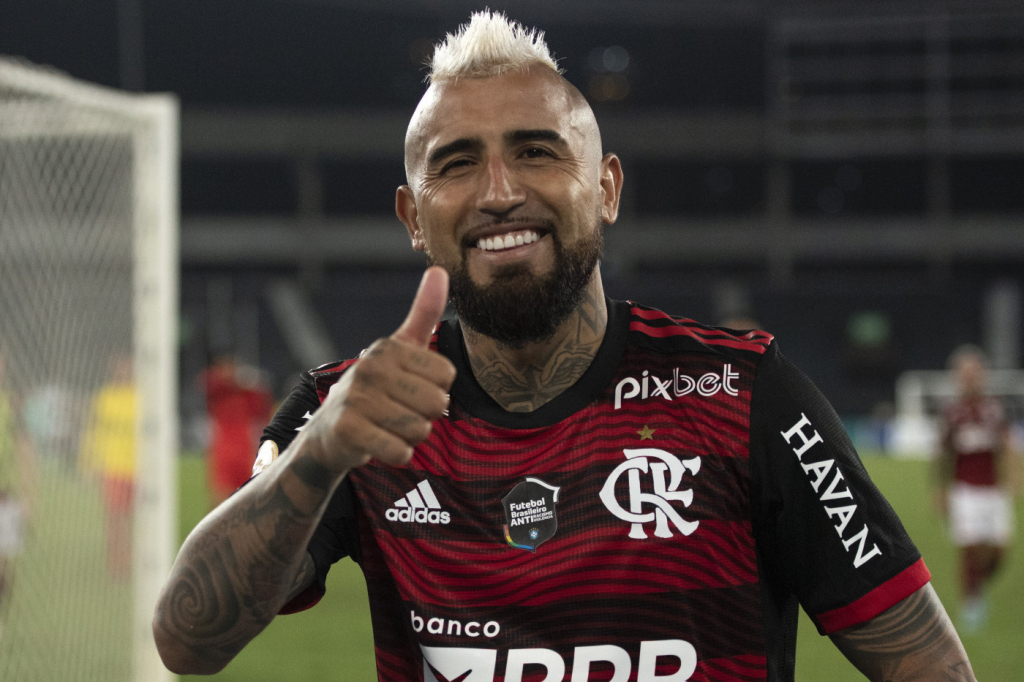 Flamengo supera defesa do Botafogo e volta a encurtar distância para o líder Palmeiras