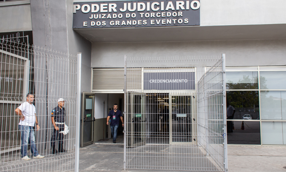 Juizado do Torcedor do RJ proíbe 11 envolvidos em briga de frequentar estádios por seis meses