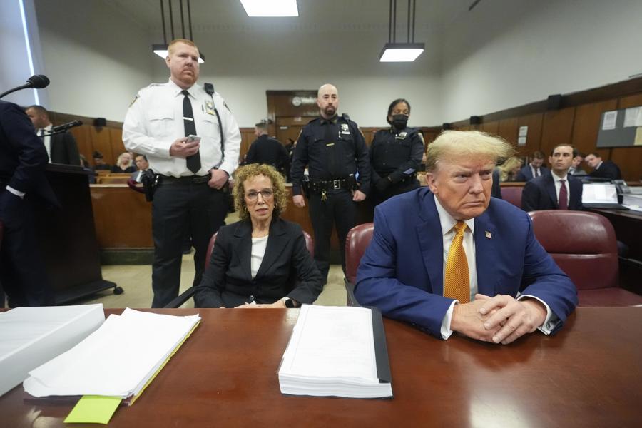 Atriz pornô Stormy Daniels testemunha contra Trump em julgamento em Nova York
