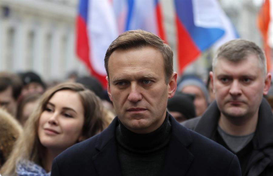 Após anunciar retorno à Rússia, Navalny é alvo de mandato de captura