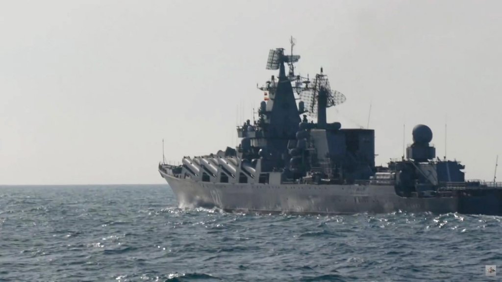 EUA dizem que navio russo afundou após ser atingido por mísseis ucranianos
