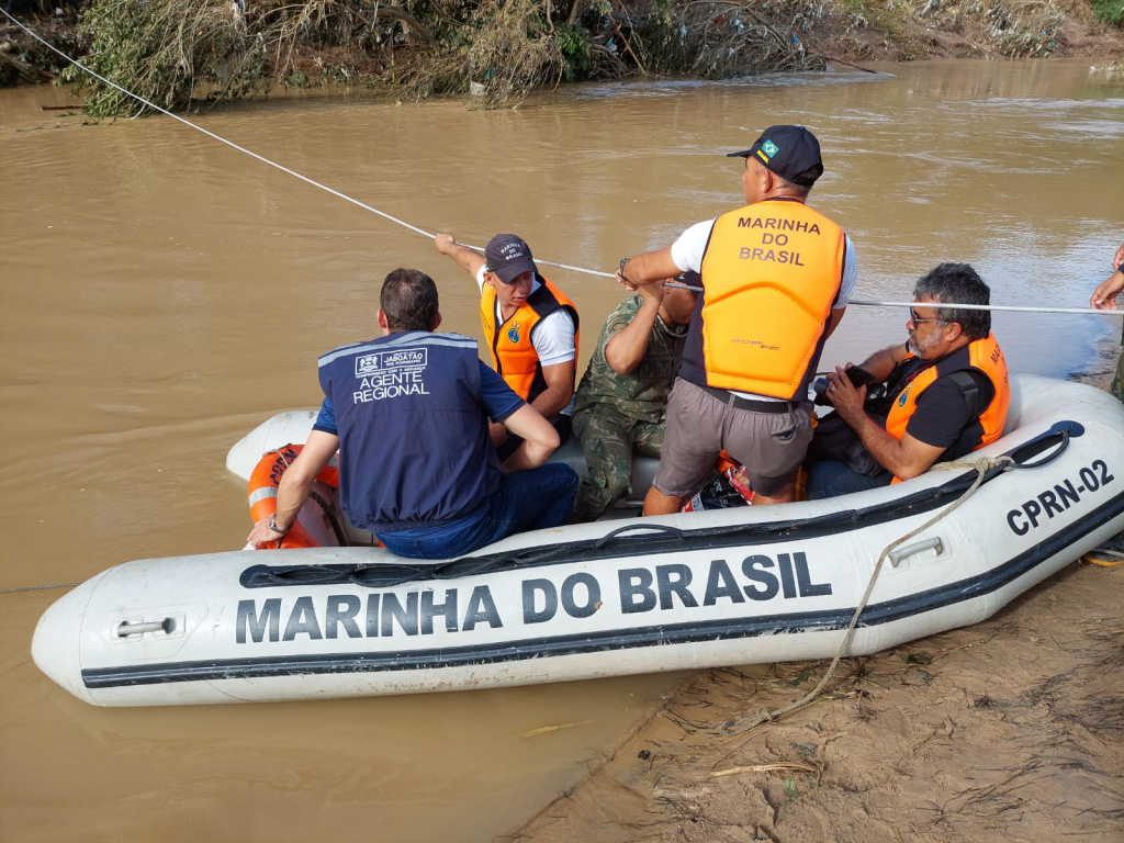 Marinha emprega mais de 100 militares para prestar auxílio emergencial à população de Pernambuco