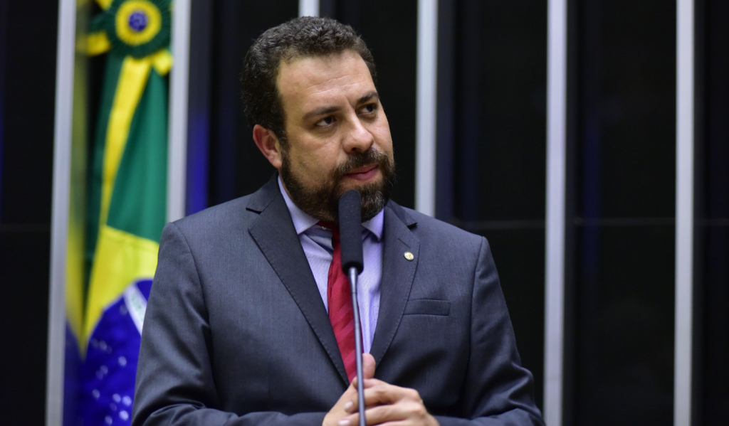 Justiça manda plataformas derrubarem posts de Boulos contra Nunes por fake news