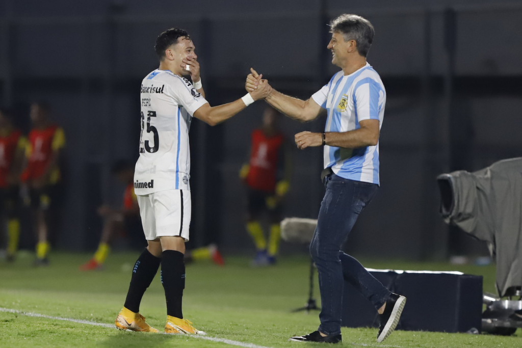 Com homenagem de Renato a Maradona, Grêmio vence na Libertadores