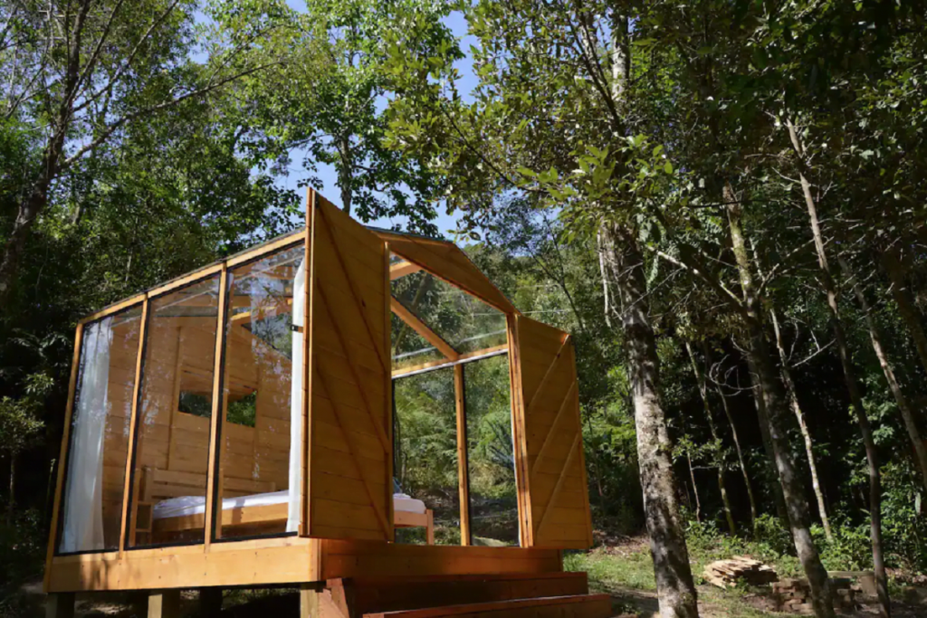Confira lista de casas mais curtidas do mundo por usuários do Airbnb; cabana em Santa Catarina ocupa o segundo lugar