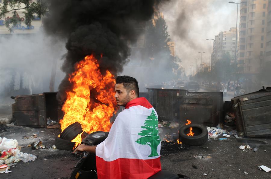 Renúncia do primeiro-ministro do Líbano gera protestos no país e apreensão internacional