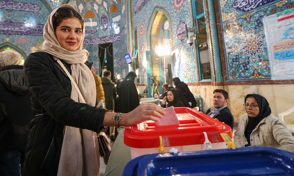 Irã vai às urnas em meio à insatisfação popular e tem conservadores como favoritos