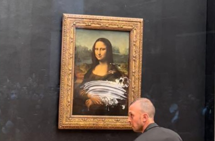 Quadro da Monalisa é alvo de vandalismo no Louvre; assista