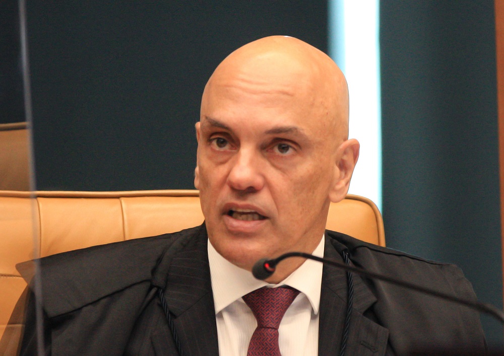 Comissão convida Moraes para explicar inquéritos das fake news