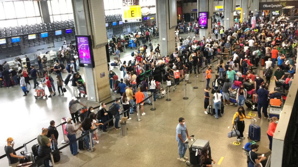 Chuva em SP atrasa mais de 70 voos do aeroporto de Guarulhos