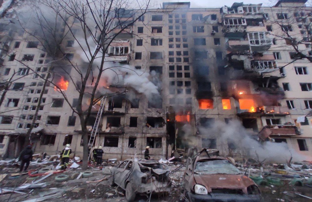 Novo ataque a Kiev atinge prédio residencial e deixa um morto e três feridos