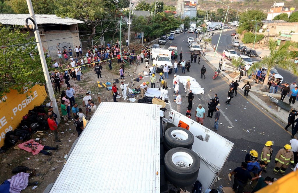 Acidente com caminhão mata ao menos 53 migrantes no México