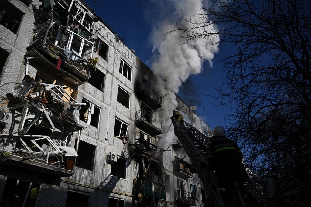Rússia lança segunda onda de ataques contra Kiev; Ucrânia diz que 40 soldados do país foram mortos