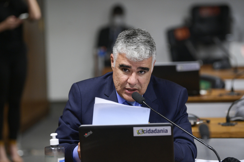 ‘Existe conflito de interesse’, afirma Eduardo Girão sobre Calheiros assumir relatoria da CPI da Covid-19