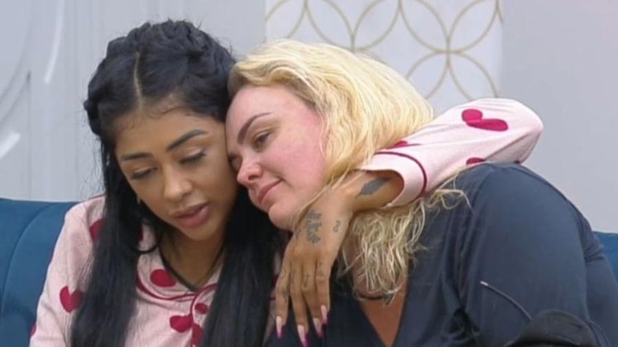 Ex-paquita chora ao lembrar relação com Xuxa: ‘Amizade nunca mais’