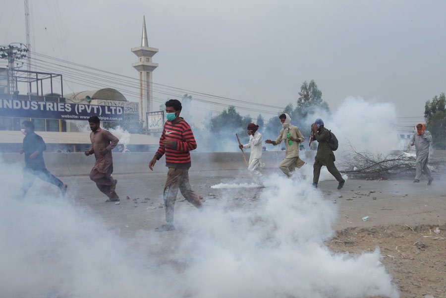 Manifestação muçulmana deixa ao menos quatro policias mortos e mais de 250 feridos no Paquistão