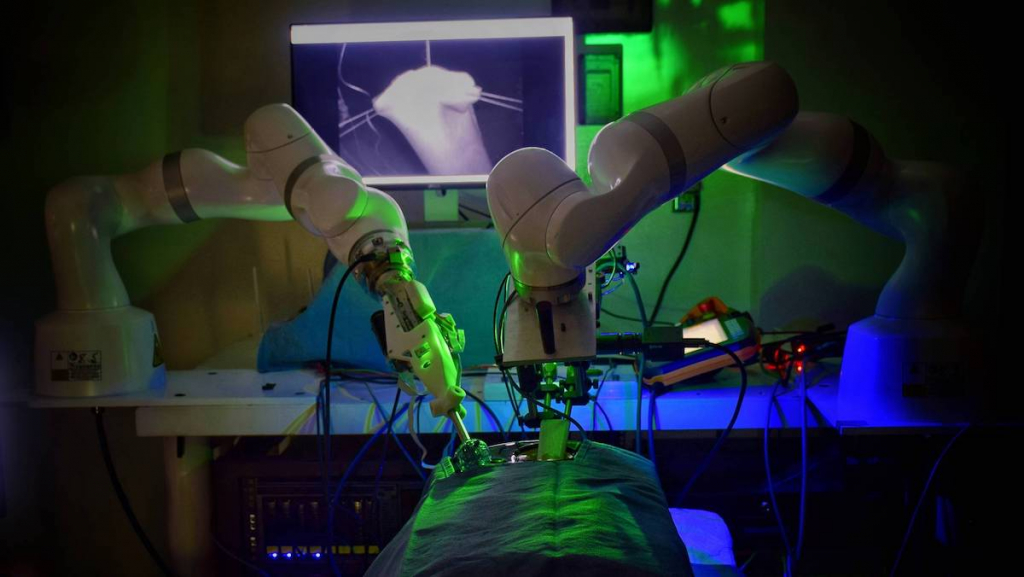 Robô de universidade dos EUA realiza cirurgia Laparoscópica sem ajuda humana