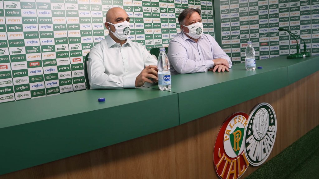 Diretor do Palmeiras, Anderson Barros nega problemas com Abel Ferreira