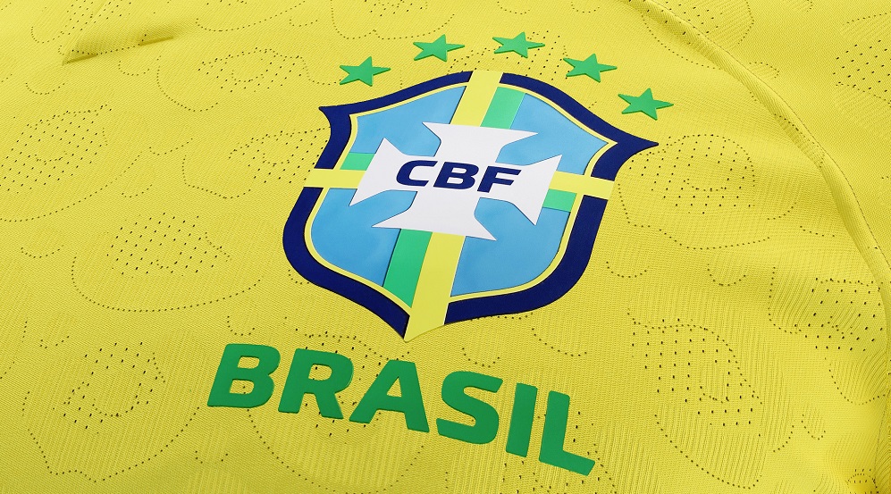 Conmebol sugere que CBF substitua as cinco estrelas por três corações para homenagear Pelé