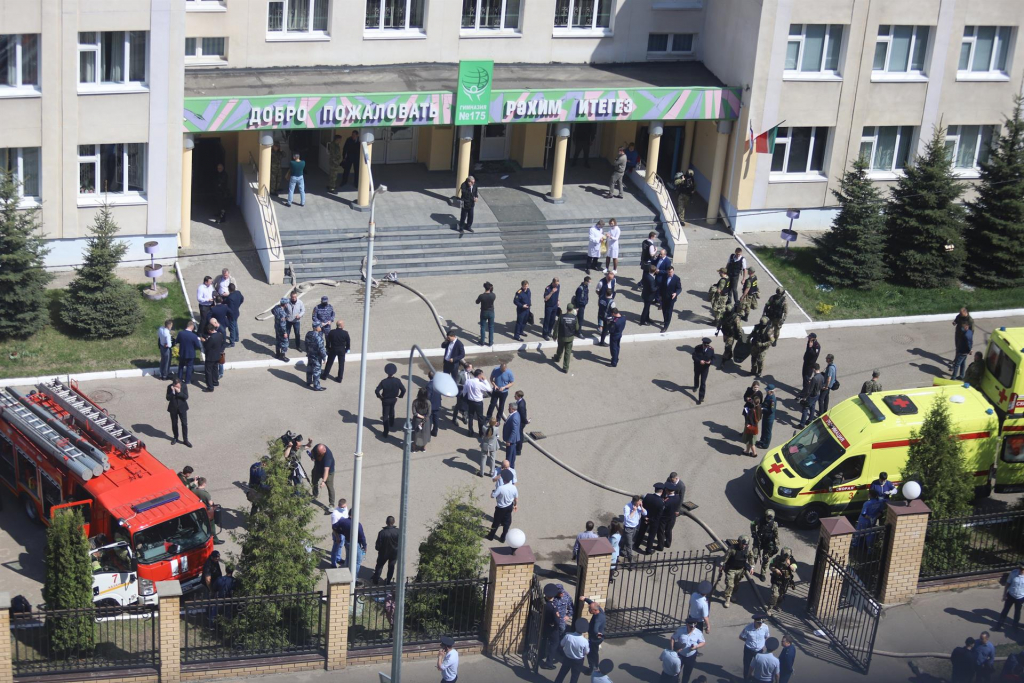 Sete alunos e um professor são mortos durante tiroteio em escola na Rússia
