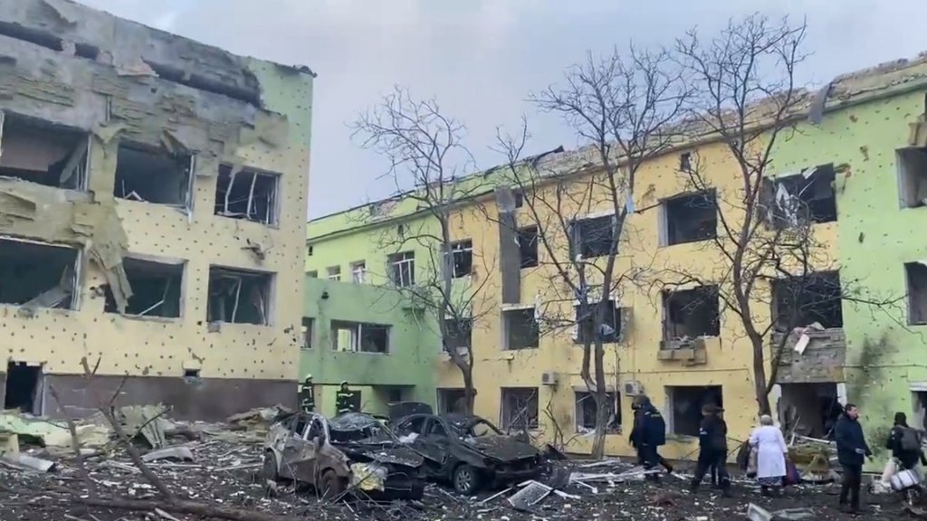 Tropas russas atacam hospital infantil em Mariupol; ao menos 17 pessoas feridas