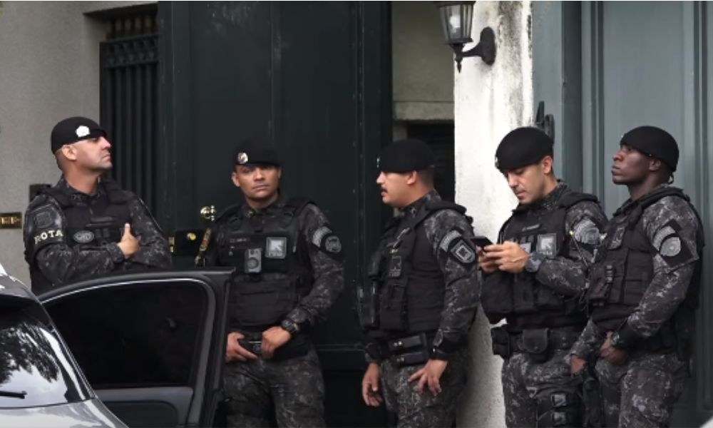 Polícia evita roubo a mansão em São Paulo e deixa dois criminosos mortos após troca de tiros