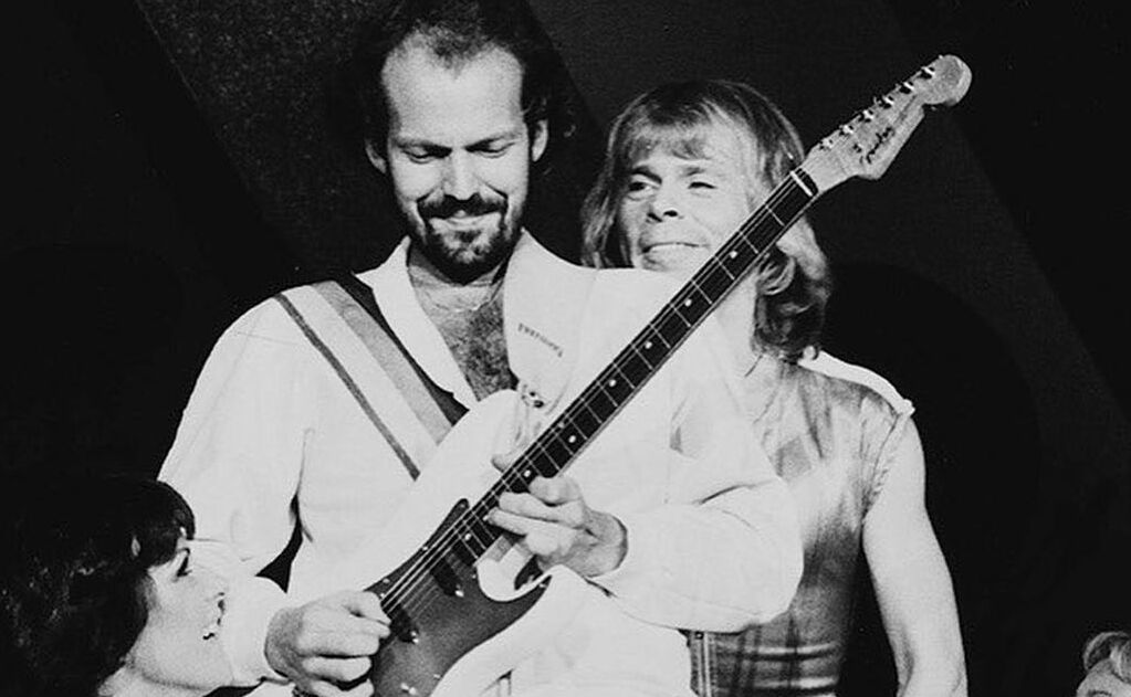Morre Lasse Wellander, guitarrista do Abba, aos 70 anos