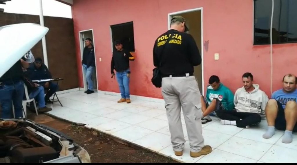 Polícia paraguaia prende seis brasileiros suspeitos de participar em execuções no último sábado