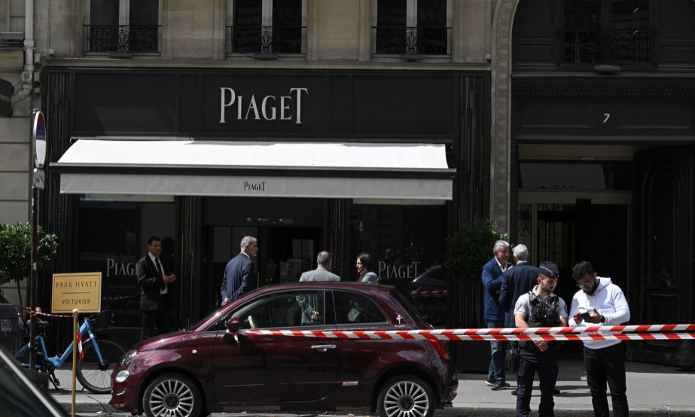Joalheria Piaget de Paris é assaltada durante hora do almoço e tem prejuízo estimado em 10 milhões de euros