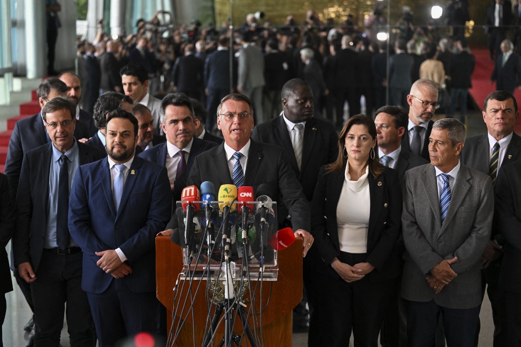 ‘Manifestações pacíficas são bem-vindas, mas nossos métodos não podem ser os da esquerda’, diz Bolsonaro