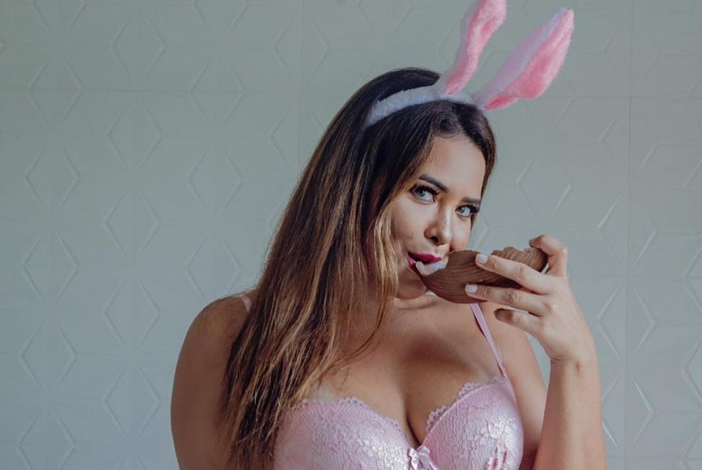 Geisy Arruda realiza ensaio sensual temático de Páscoa em sua casa no interior de São Paulo; veja fotos