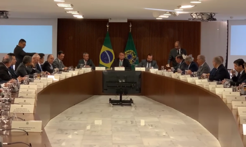 Vídeo de reunião mostra Bolsonaro falando de ação de ministros: ‘Se reagir após a eleição, vai ter caos’