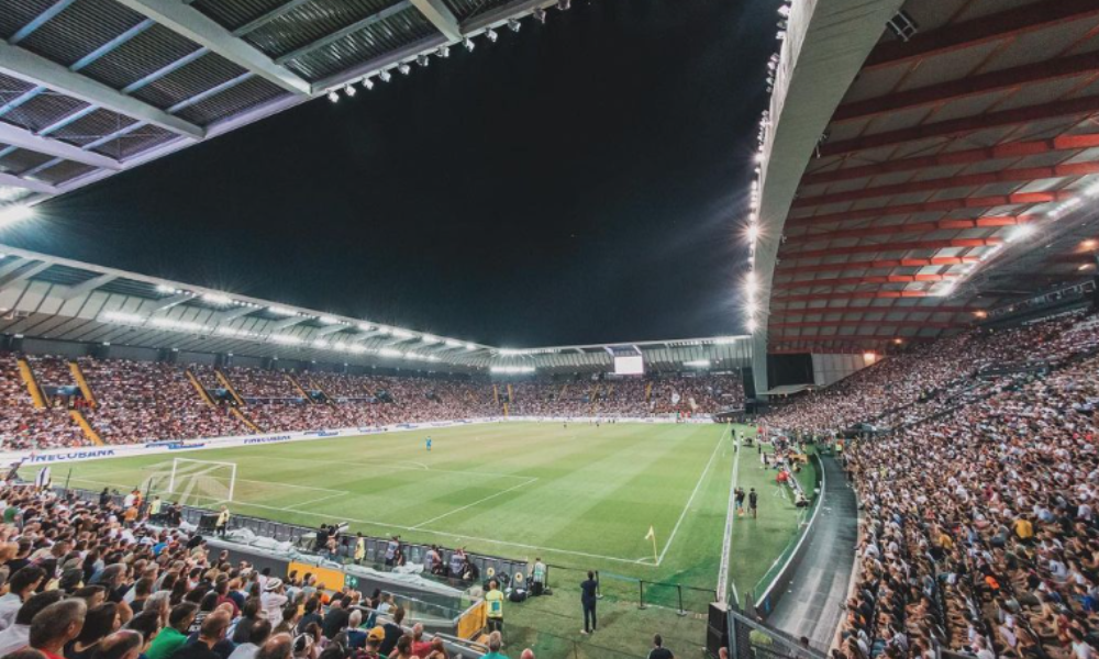 Udinese é punida por insultos racistas e terá jogo de portões fechados na Itália