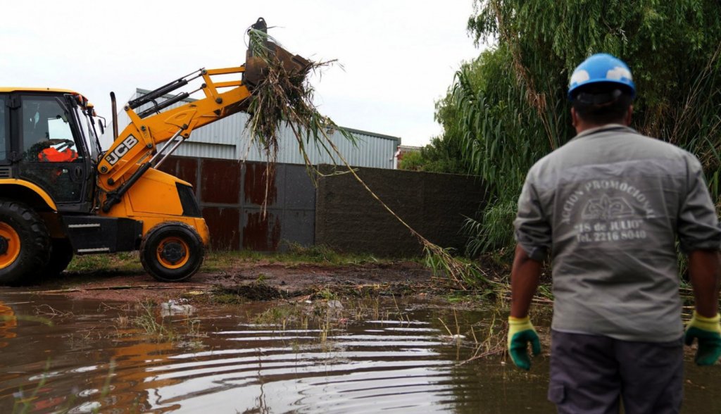 Chuvas deixam casas inundadas e centenas de afetados em Montevidéu, no Uruguai