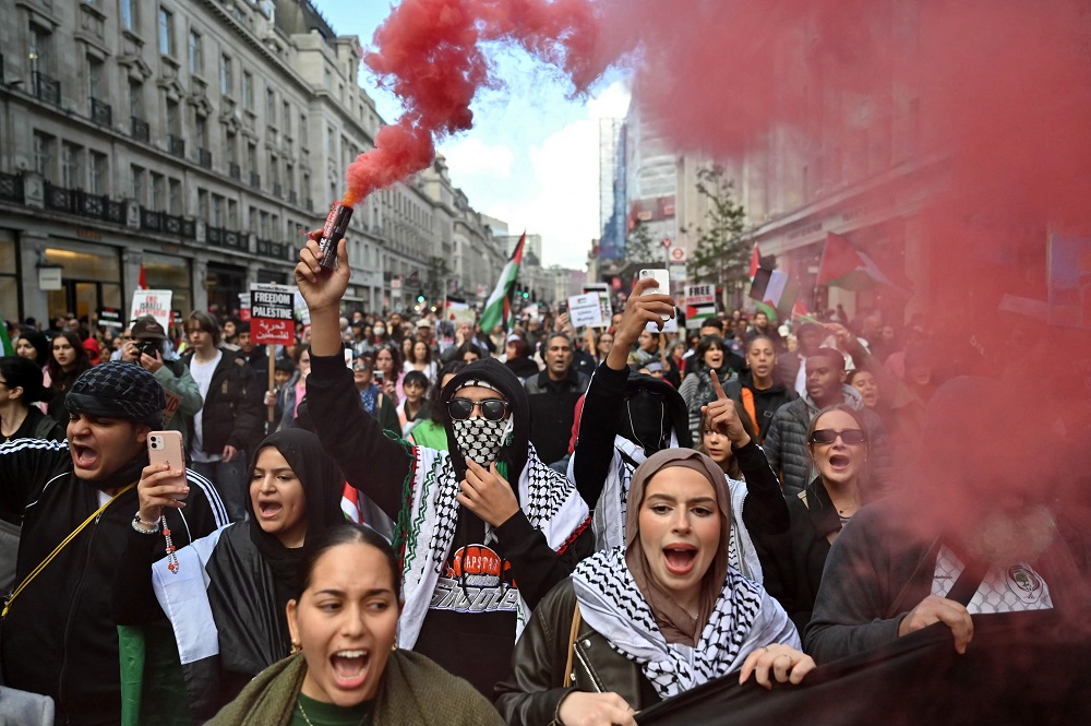 Milhares de pessoas vão às ruas em Londres para pedir ‘liberdade para a Palestina’