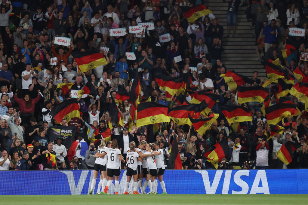 Popp resolve, Alemanha vence a França e está na final da Eurocopa feminina