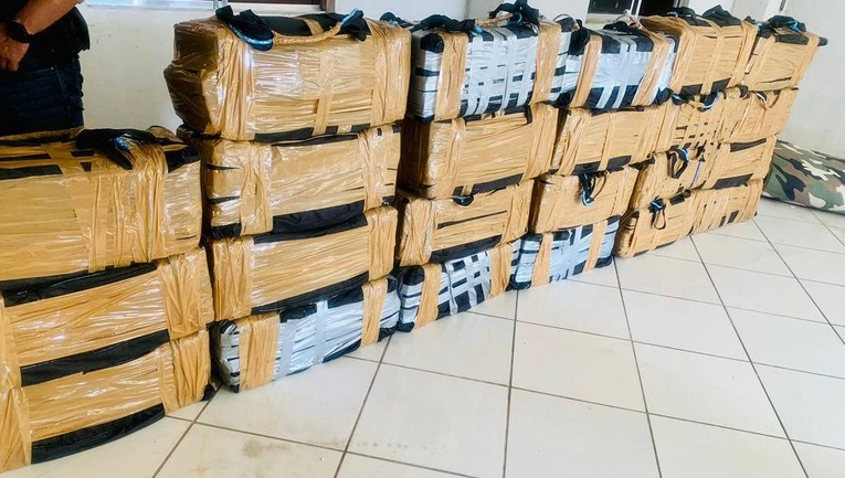 PF apreende 735 quilos de droga que seria enviada em cascos de navios em portos do Espírito Santo