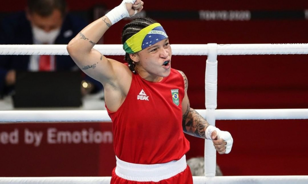 Beatriz Ferreira e Bárbara Santos vão às semifinais e garantem medalhas no Mundial Feminino de Boxe