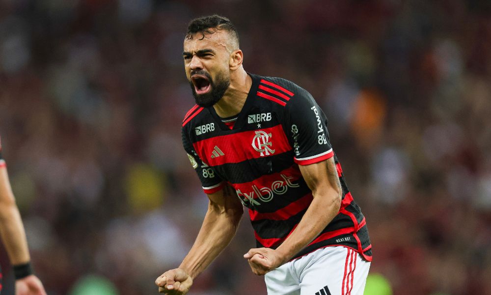 Flamengo sofre, mas consegue vencer o Cruzeiro e manter a liderança do Brasileirão 