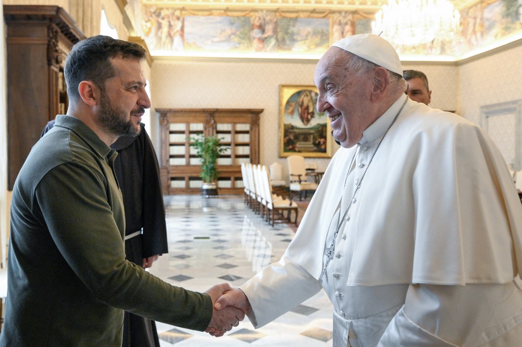 Papa Francisco recebe Zelensky no Vaticano nesta sexta 