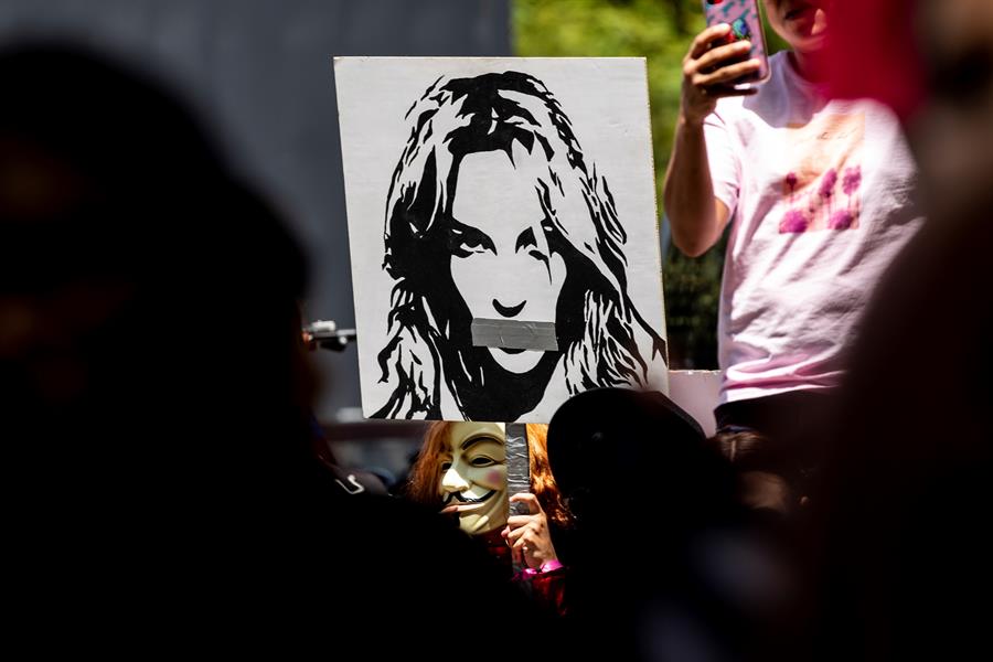 Justiça decide que pai de Britney Spears permanecerá como tutor da cantora