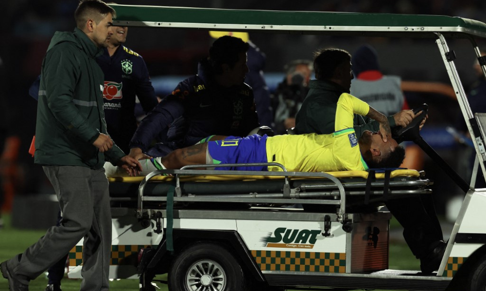 Neymar recebe alta do hospital após cirurgia no joelho